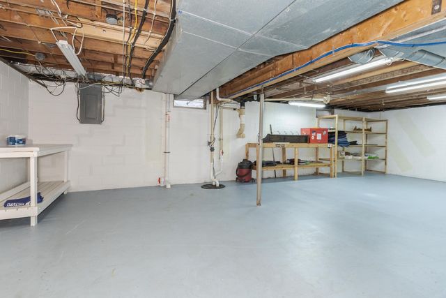 1114 Beechwood Avenue, Bloomington, IL 61701