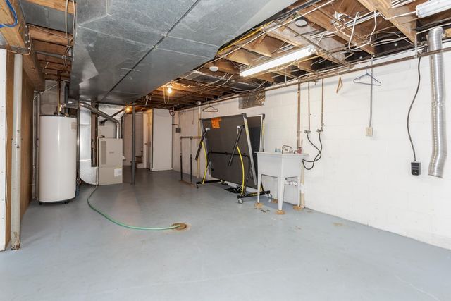 1114 Beechwood Avenue, Bloomington, IL 61701