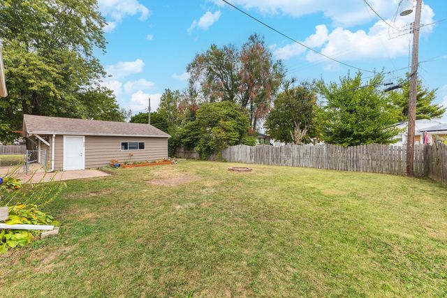 1114 Beechwood Avenue, Bloomington, IL 61701