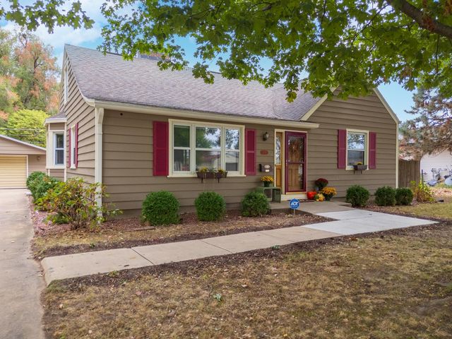 1114 Beechwood Avenue, Bloomington, IL 61701