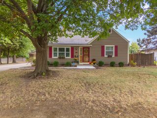 1114 Beechwood Avenue, Bloomington, IL 61701