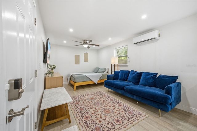 5709 N SUWANEE AVENUE, Tampa, FL 33604