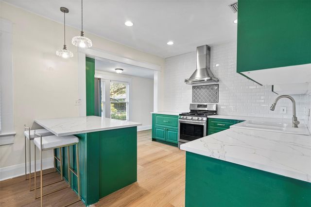 5709 N SUWANEE AVENUE, Tampa, FL 33604