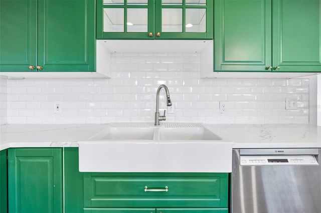 5709 N SUWANEE AVENUE, Tampa, FL 33604