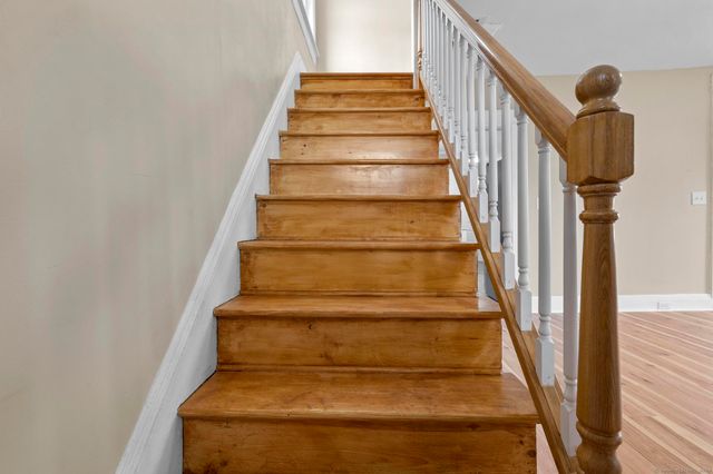 26 Woodmont Avenue, Bridgeport, CT 06606