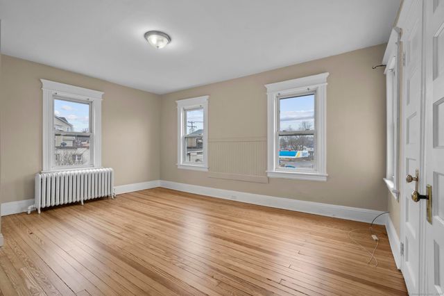 26 Woodmont Avenue, Bridgeport, CT 06606