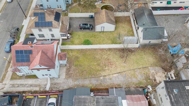 26 Woodmont Avenue, Bridgeport, CT 06606