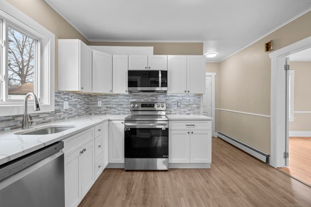 26 Woodmont Avenue, Bridgeport, CT 06606