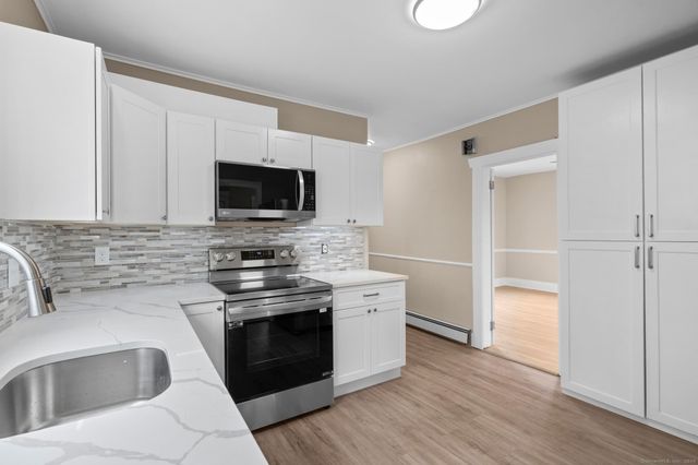 26 Woodmont Avenue, Bridgeport, CT 06606