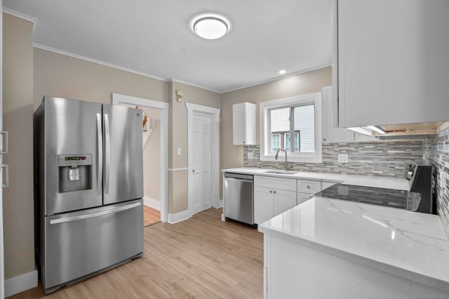 26 Woodmont Avenue, Bridgeport, CT 06606