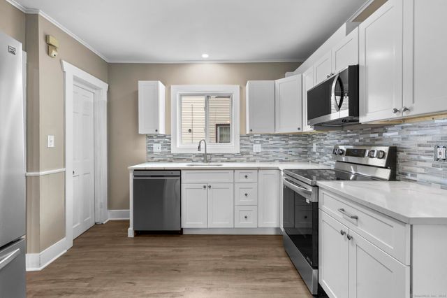 26 Woodmont Avenue, Bridgeport, CT 06606