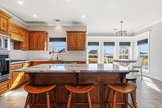 5015 Caribbean Drive W, Benton, AR 72019