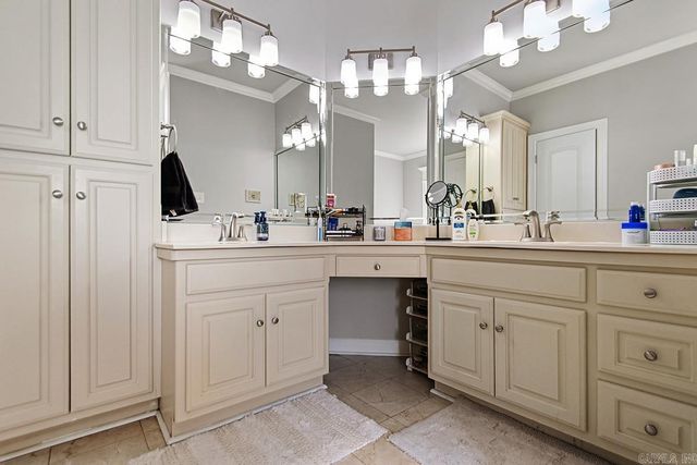 5015 Caribbean Drive W, Benton, AR 72019