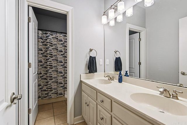 5015 Caribbean Drive W, Benton, AR 72019