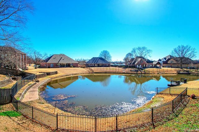 5015 Caribbean Drive W, Benton, AR 72019