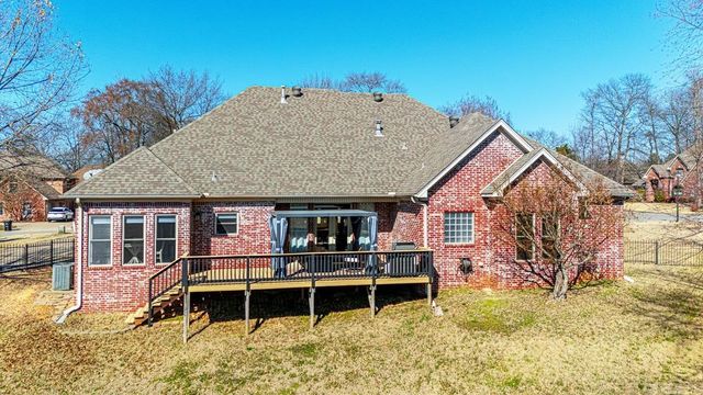 5015 Caribbean Drive W, Benton, AR 72019