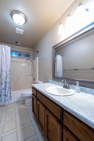 2705 Limestone Court, Anderson, CA 96007