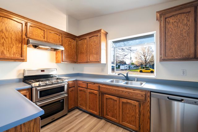 2705 Limestone Court, Anderson, CA 96007