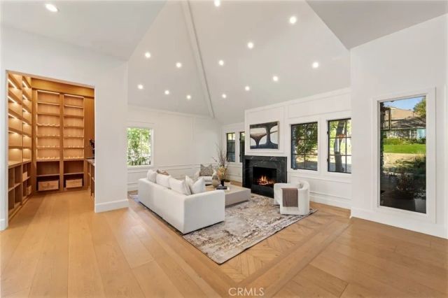 4017 Nogales, Tarzana, CA 91356