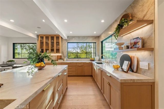 4017 Nogales, Tarzana, CA 91356