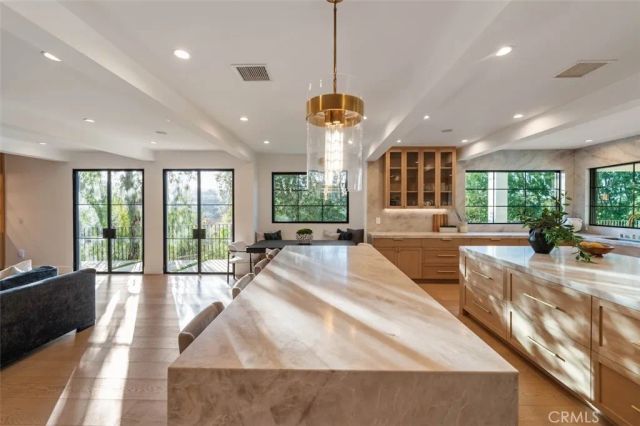 4017 Nogales, Tarzana, CA 91356