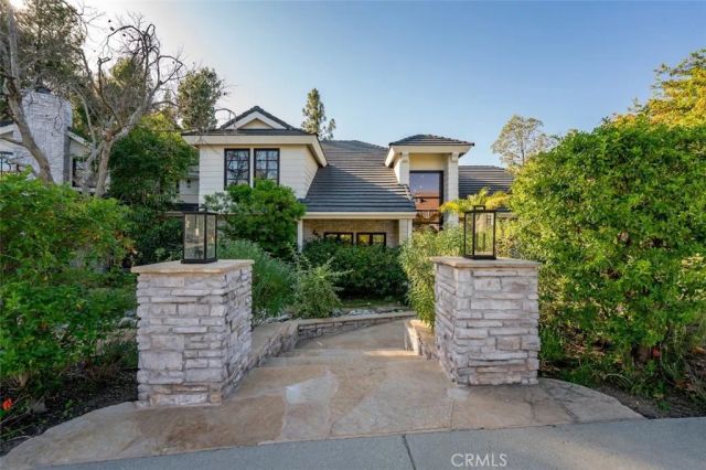 4017 Nogales, Tarzana, CA 91356