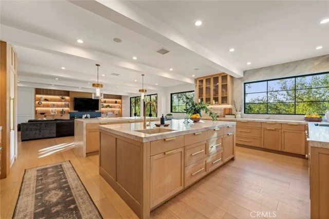 4017 Nogales, Tarzana, CA 91356