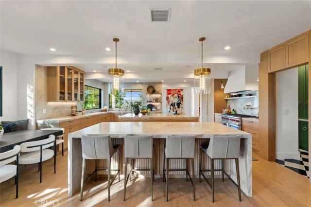 4017 Nogales, Tarzana, CA 91356