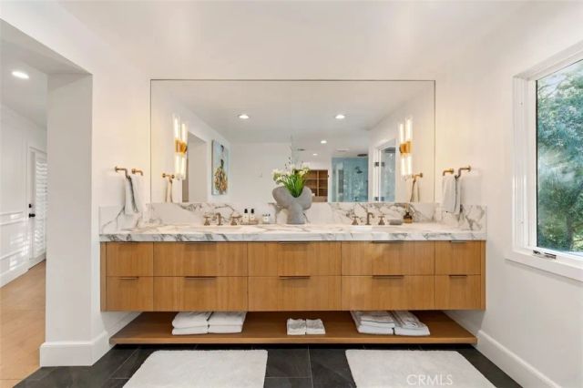 4017 Nogales, Tarzana, CA 91356