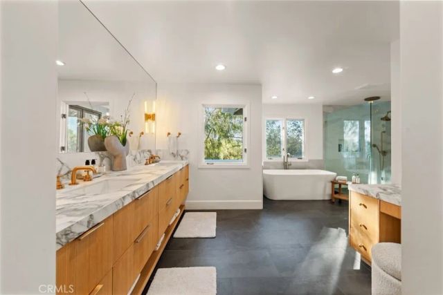 4017 Nogales, Tarzana, CA 91356