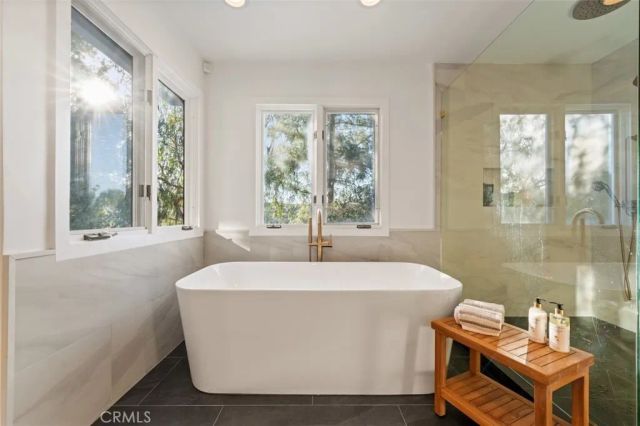 4017 Nogales, Tarzana, CA 91356