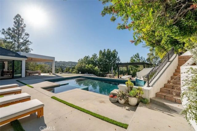 4017 Nogales, Tarzana, CA 91356