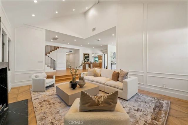 4017 Nogales, Tarzana, CA 91356