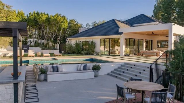 4017 Nogales, Tarzana, CA 91356