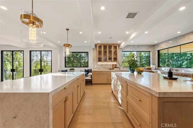 4017 Nogales, Tarzana, CA 91356