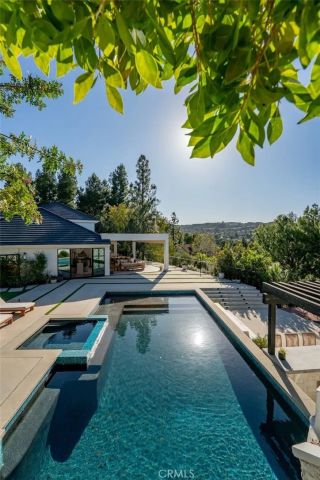 4017 Nogales, Tarzana, CA 91356