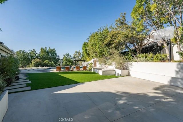 4017 Nogales, Tarzana, CA 91356