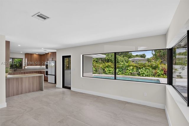 1215 NE 110th St, Miami, FL 33161