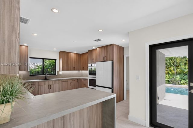1215 NE 110th St, Miami, FL 33161