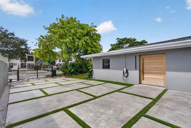 1215 NE 110th St, Miami, FL 33161