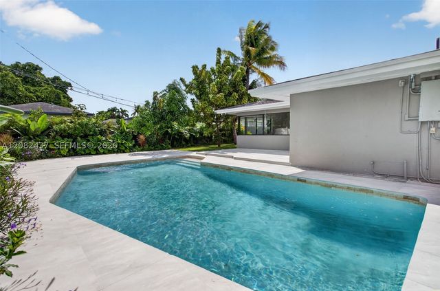 1215 NE 110th St, Miami, FL 33161