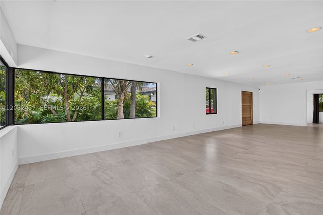 1215 NE 110th St, Miami, FL 33161