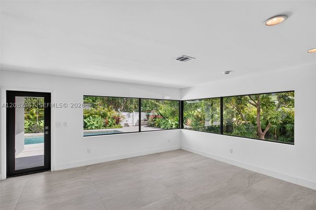 1215 NE 110th St, Miami, FL 33161