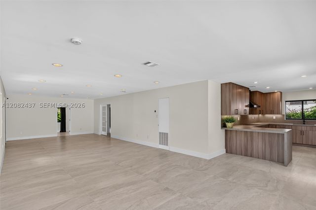 1215 NE 110th St, Miami, FL 33161