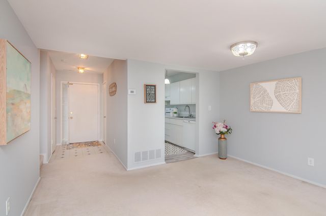 3017 Lakehaven Court, Ann Arbor, MI 48105