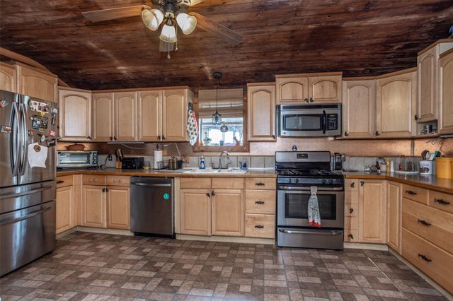 245 Mcdaniel Road, Tioga, TX 76271