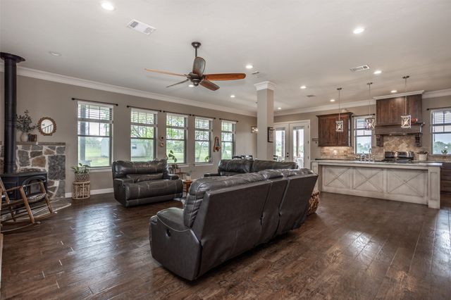 245 Mcdaniel Road, Tioga, TX 76271