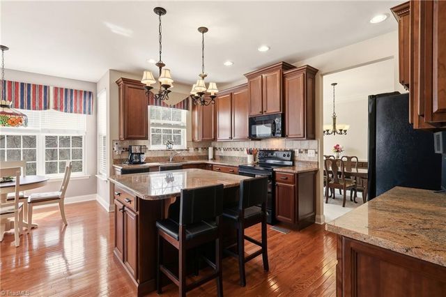 102 Jamestown Oaks Drive, Jamestown, NC 27282