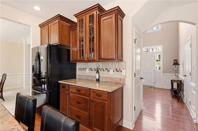 102 Jamestown Oaks Drive, Jamestown, NC 27282