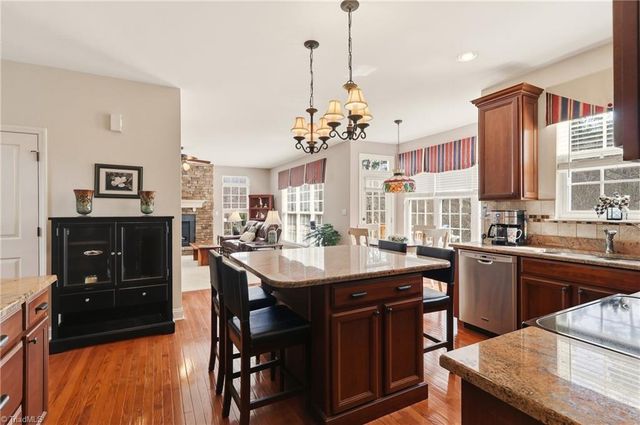 102 Jamestown Oaks Drive, Jamestown, NC 27282